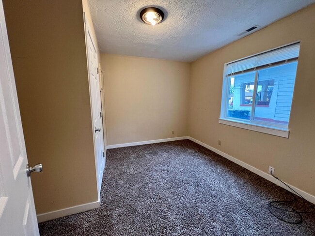 Building Photo - 1642 Miller Ave