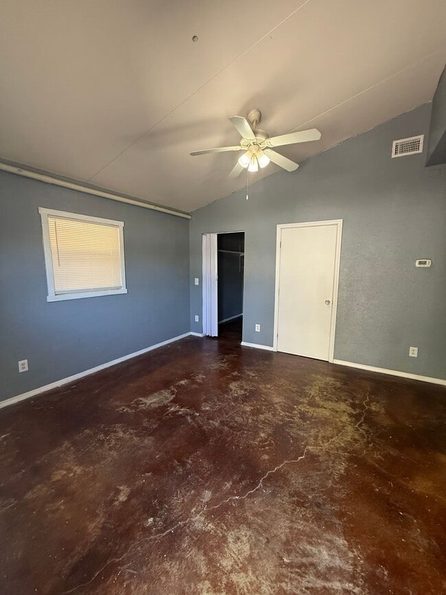 Building Photo - Spacious 4BR/3BA Home on Redmond Street – COMMERCIAL STYLE KITCHEN - Port Charlotte-$500 FIVE HUN...