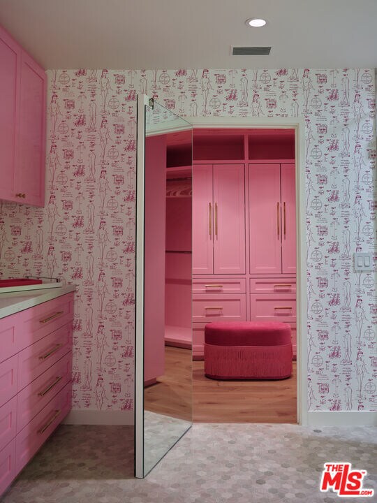 Building Photo - 661 Doheny Rd