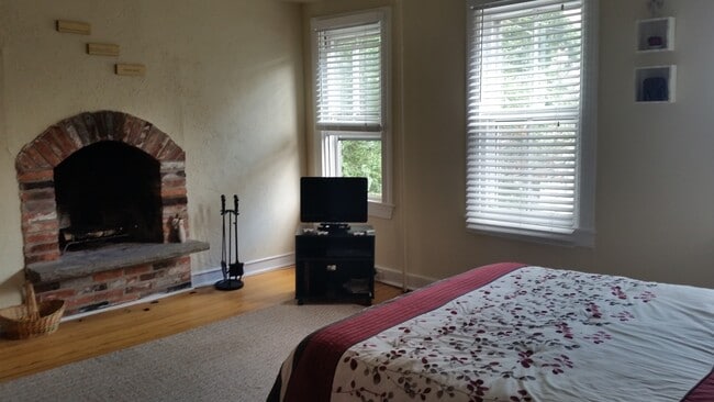 Building Photo - Conduit Street. Updated Home in Historic D...