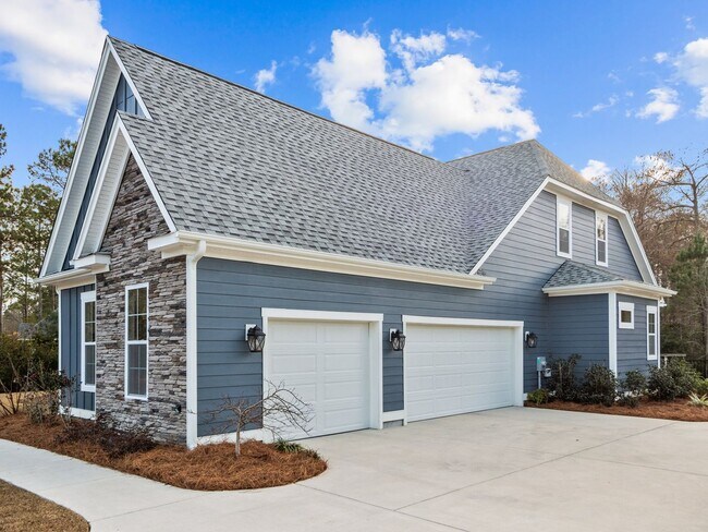 Building Photo - Luxury Home in gated Hampstead Community