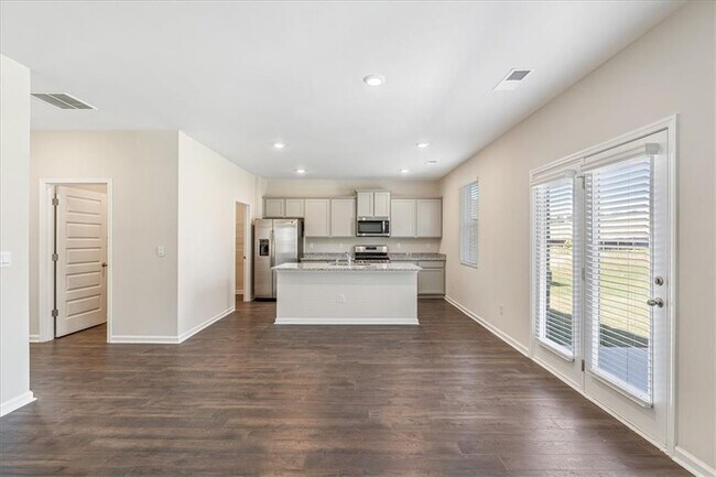 Building Photo - 1508 Brangus Dr