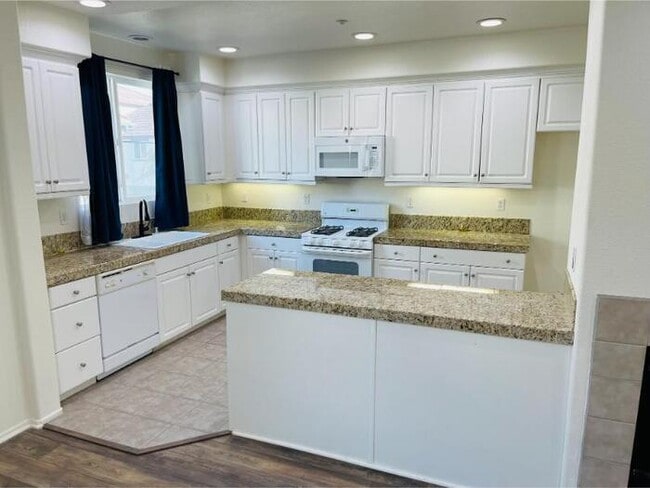 Building Photo - 33590 Willow Haven Ln