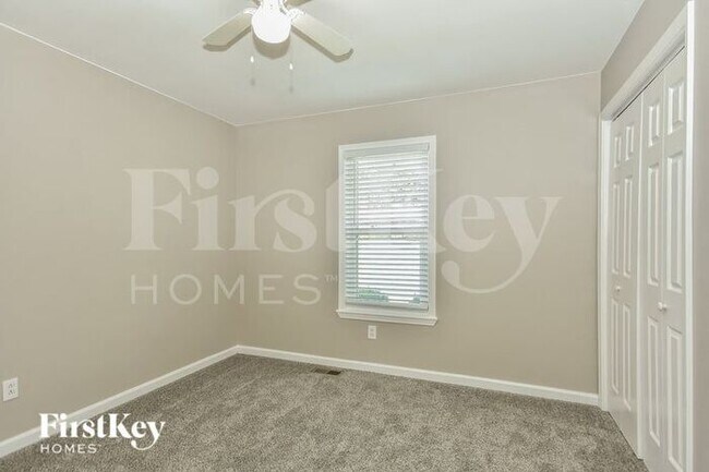 Building Photo - 1304 Venessa Dr