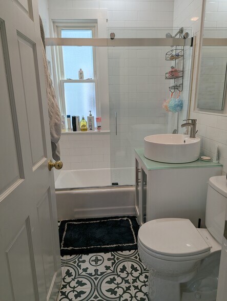 Building Photo - 14 Seven Pines Ave