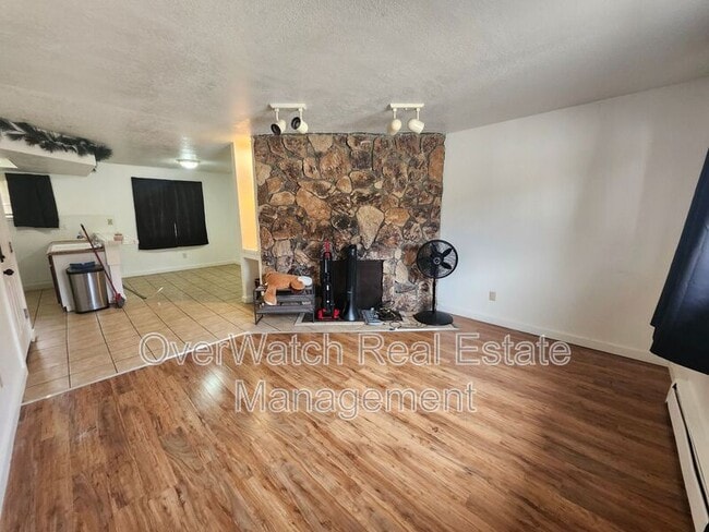 Building Photo - 530 Mumford St