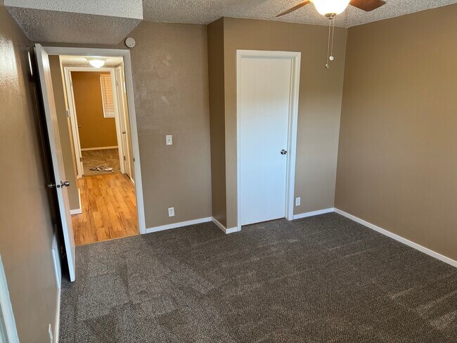 Building Photo - Magnussen Apartments