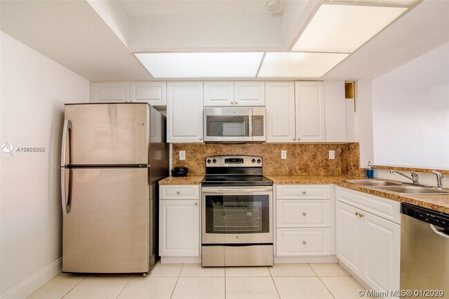 Building Photo - 9030 SW 125th Ave