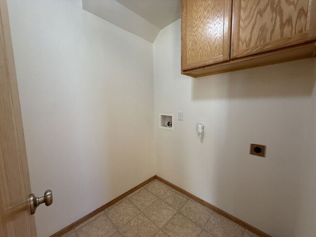 Building Photo - 6810 Aster St