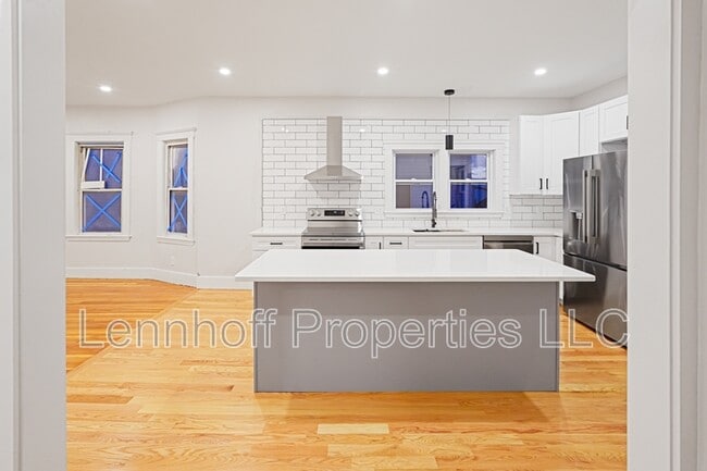 Building Photo - 28 Clark St