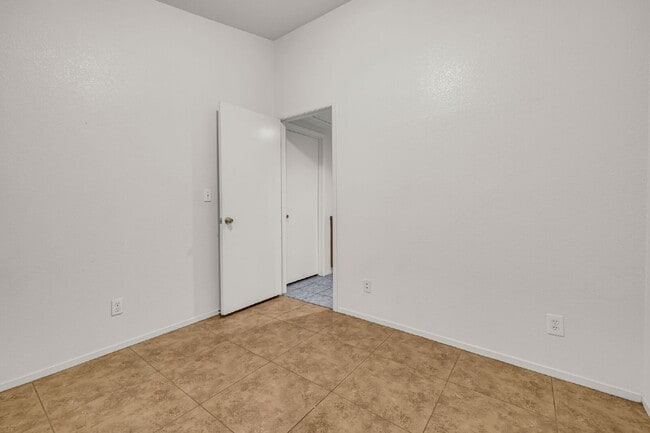 Building Photo - Single Story 3 bedroom 2 bath Near Alta and Durango Close to Summerlin