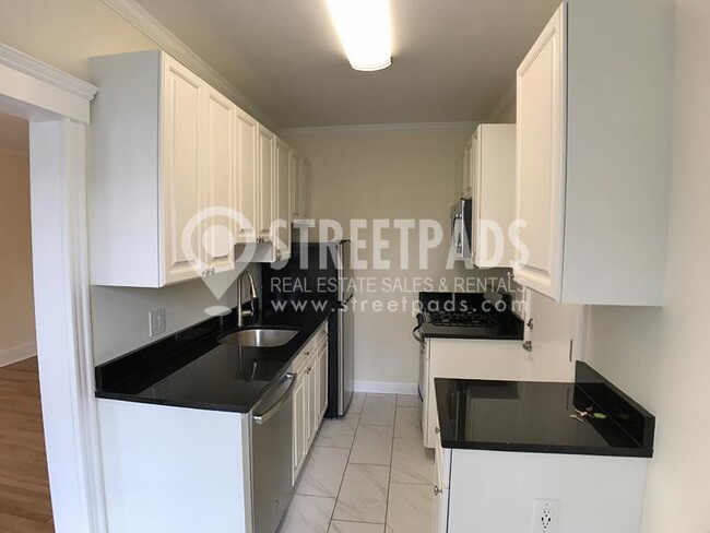 Building Photo - 2 bedroom in Cambridge MA 02387