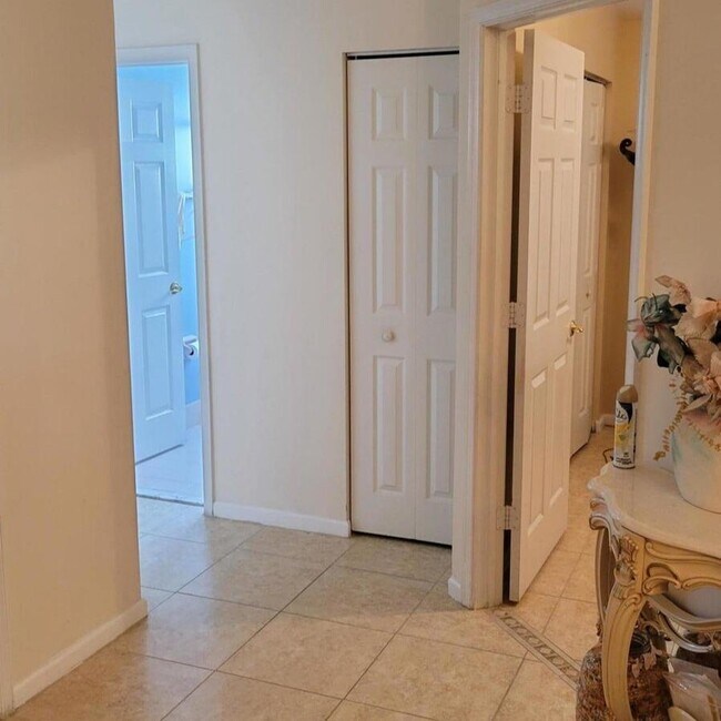 Building Photo - 1651 Oak Berry Cir