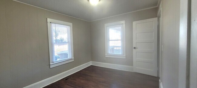 Building Photo - 2021 Pine Bluff St