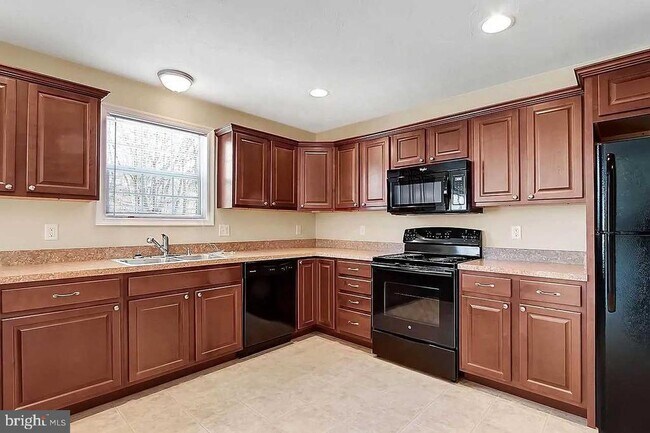 Primary Photo - 180 Breezewood Dr