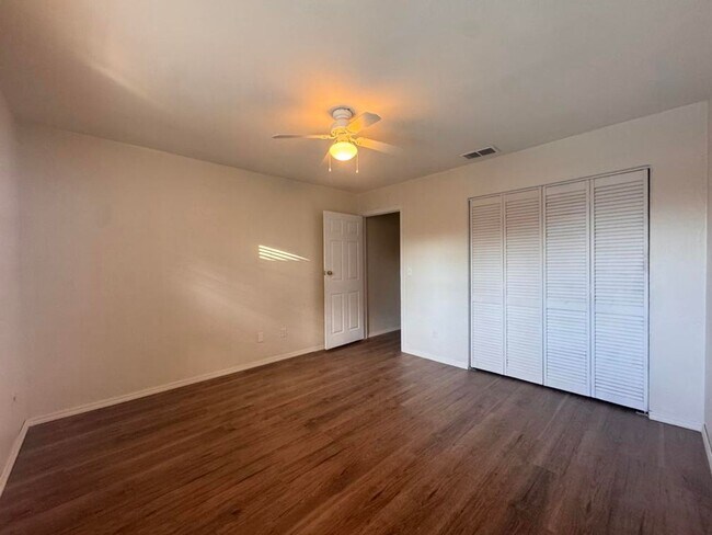 Building Photo - 2/1.5 in Concord Condominiums