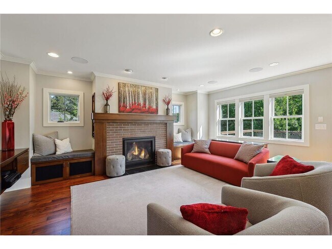Building Photo - 4015 Wood End Dr