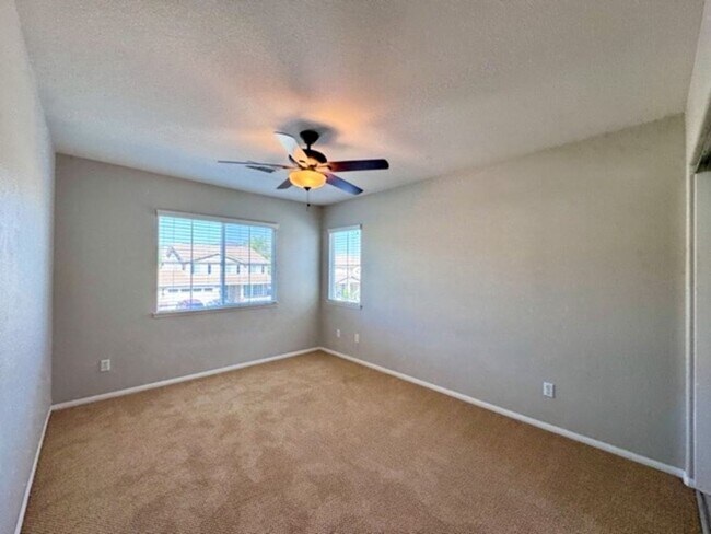 Building Photo - Oversized 5 bedroom Copper Canyon Murrieta...