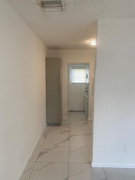 Building Photo - 2861 NW 15th Ct