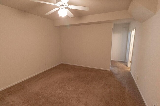 Building Photo - 3406 E St Charles Rd