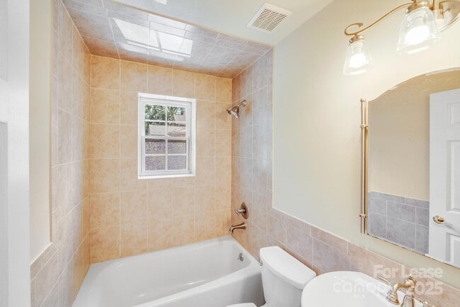 Building Photo - 2417 Laburnum Ave