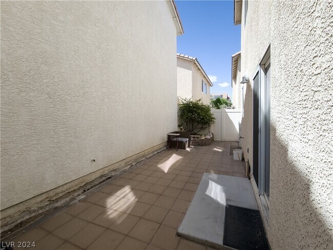 Building Photo - 7282 Cestrum Rd