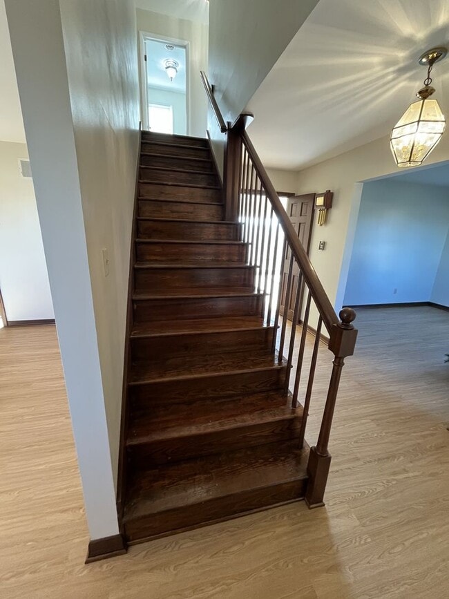 Building Photo - 8298 Scenic Dr