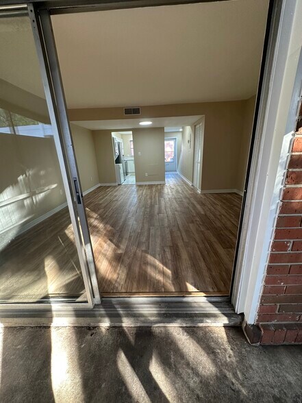 Building Photo - 621 W Indiana Ave