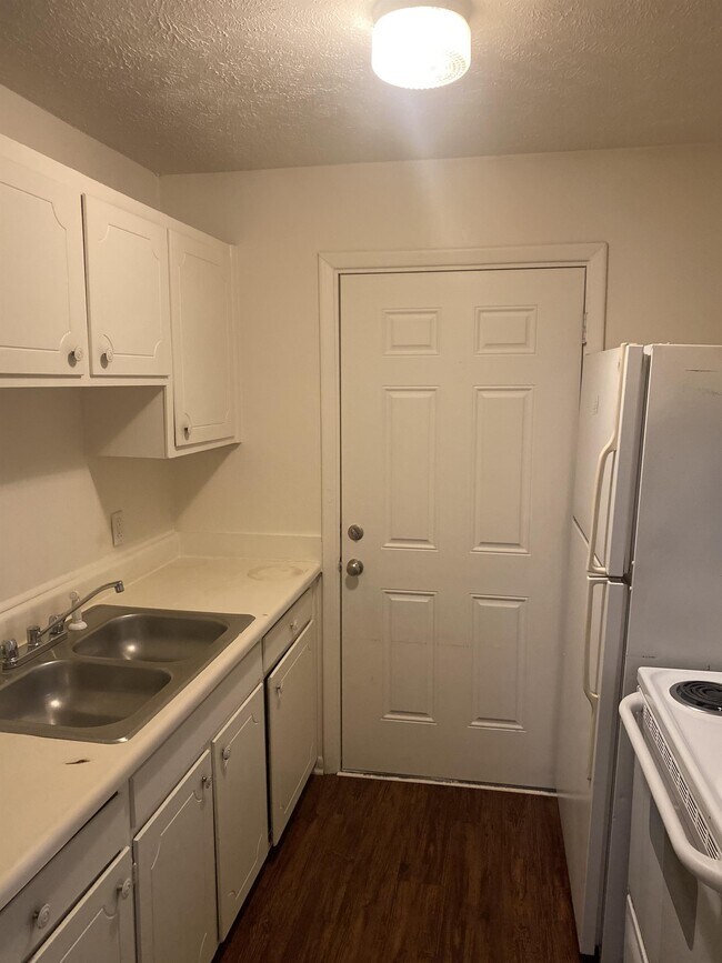 Building Photo - 3210 Tallywood Dr