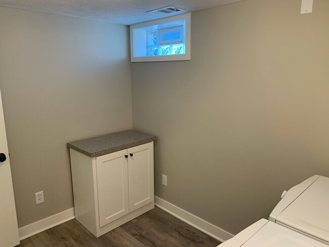 Building Photo - Completely remodeled 4 bedroom home! Hudsonville Schools