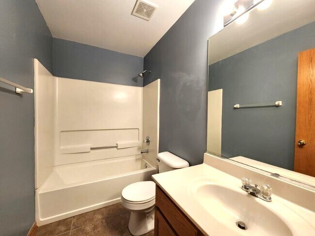 Building Photo - 1804 Parkside Dr
