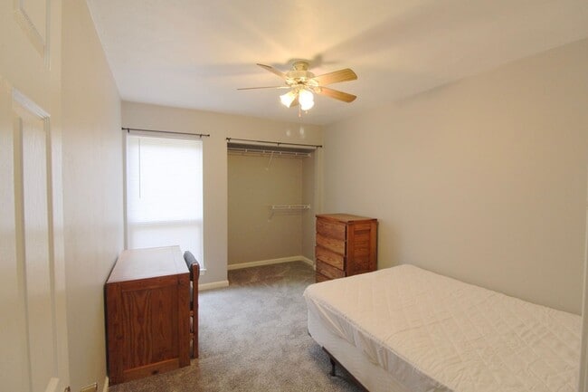 Building Photo - 1470 Devon Ln
