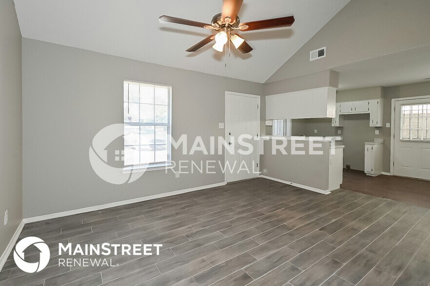 Building Photo - 4568 Summer Creek N