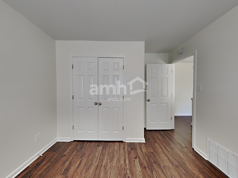 Building Photo - 9276 Durhamshire Dr