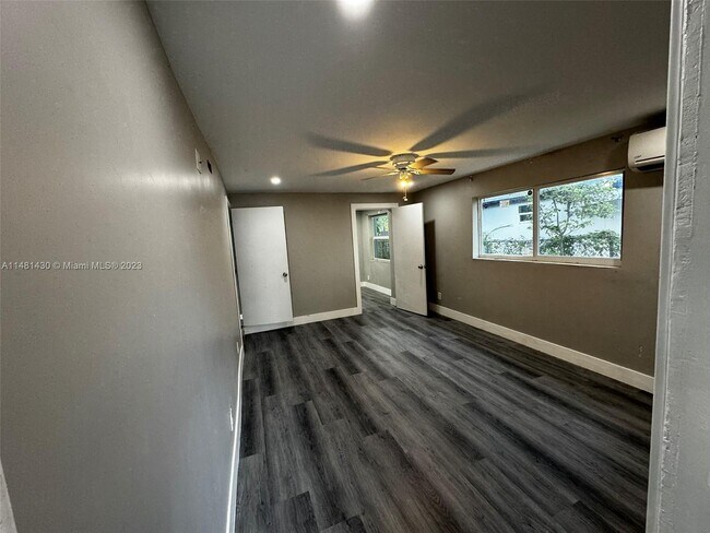 Building Photo - 4206 SW 28th St