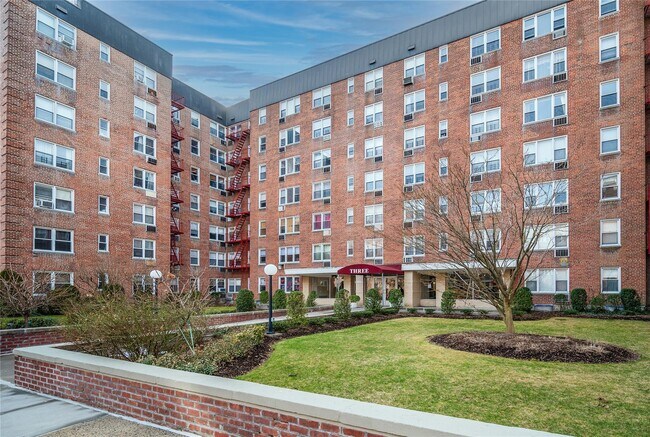 Primary Photo - 3 Sadore Ln