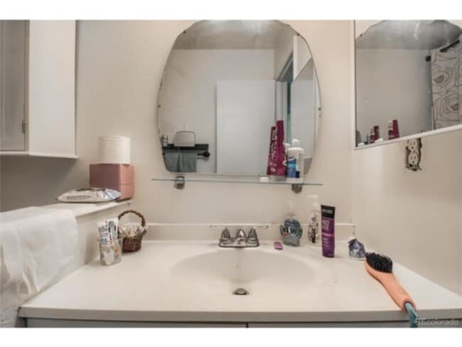 Building Photo - 2515 S Sheridan Blvd