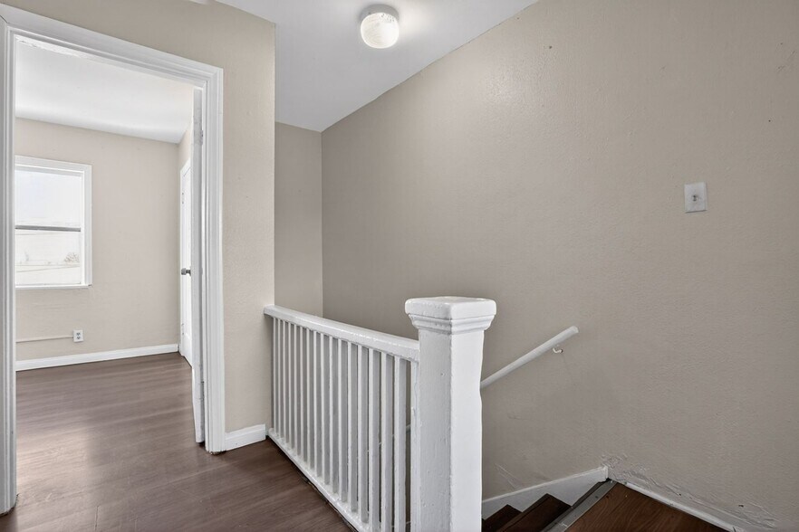 Building Photo - 1157 E 21st St