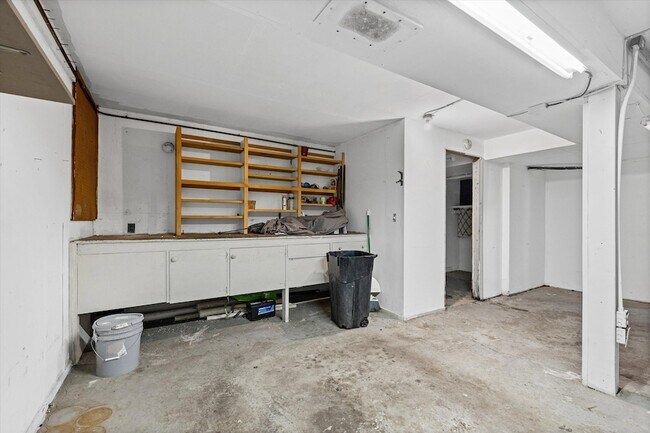 Building Photo - 4512 Salem Dr