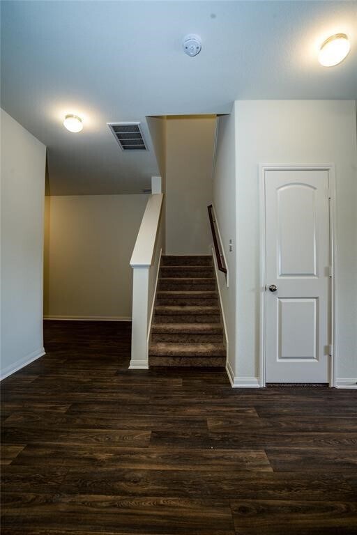 Building Photo - 208 Autumn Berry Ln