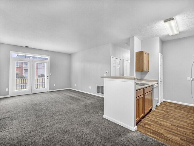 Building Photo - Walking Trails*******Castle School System********Large 3 Bedroom