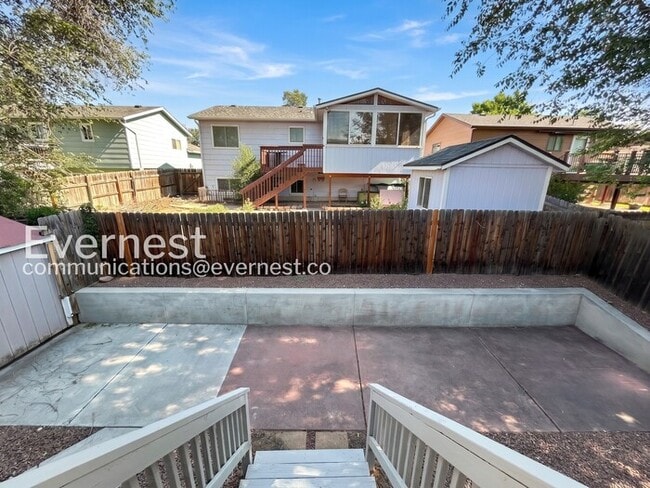 Building Photo - 4 Bed/2 Bath Home with Fenced Yard / Voucher Accepted / Available Now!