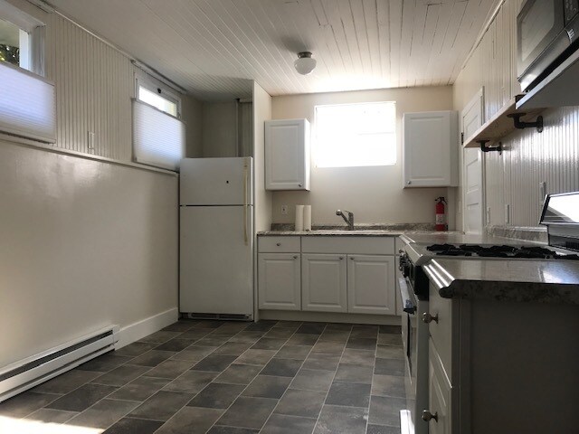 Kitchen - 1303 44th Ave SW