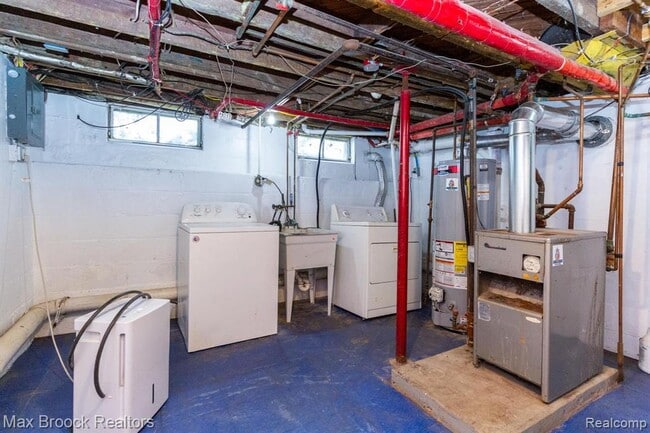 Building Photo - 4120 Lotus Dr