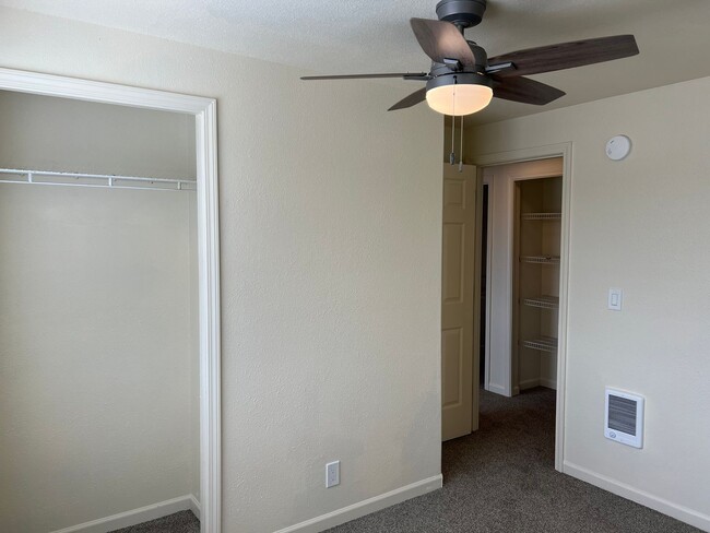 Building Photo - Updated 3 bedroom 1.5 bath duplex!