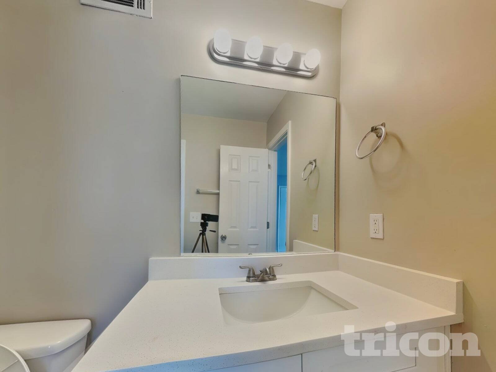 Building Photo - 3715 Longview Dr
