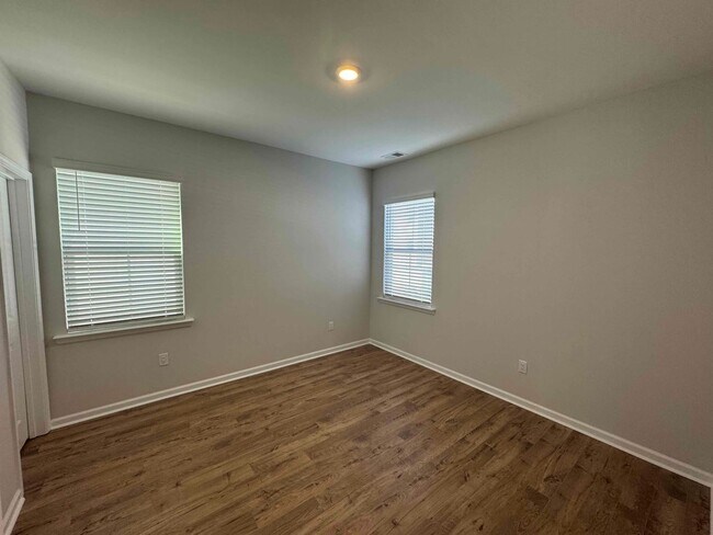 Building Photo - 20 Ladyslipper Ln