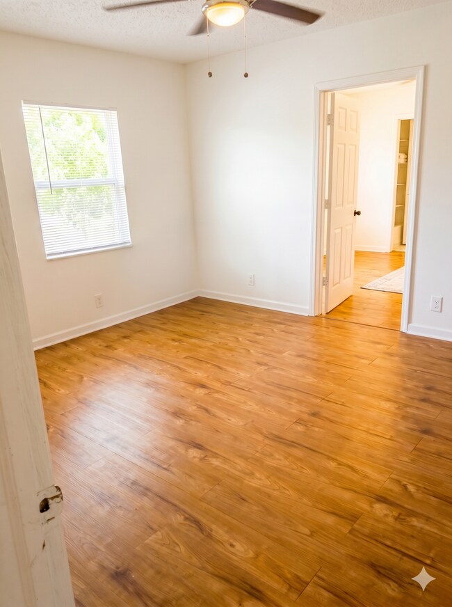 Building Photo - Spacious 3-Bedroom Home in Prime Pinellas Park Location – 1,354 Sq Ft