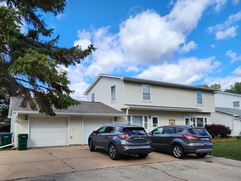 Building Photo - 1376 W Hiawatha Dr