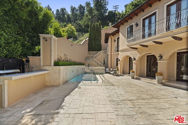 Building Photo - 1465 Robmar Dr